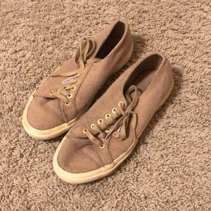 tan sneakers